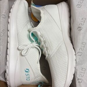 STQ White Knit Sneakers